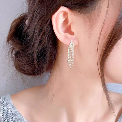 Bông tai tua đá pha lê sang trọng phong cách Hàn Quốc