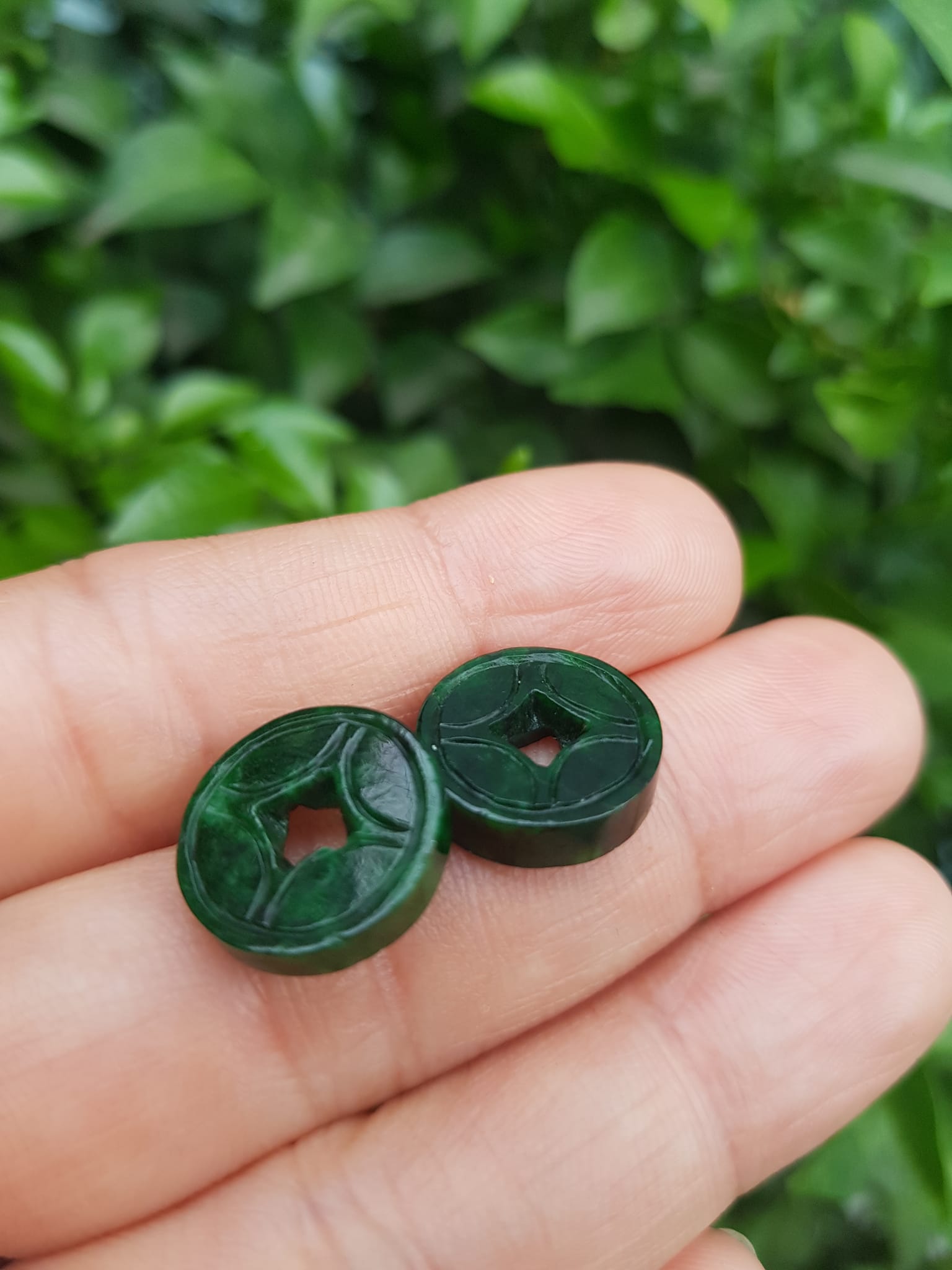 Mặt Dây Chuyền Mặt Nhẫn Đồng Tiền Mới màu Xanh Đậm Đẹp Đá Cẩm thạch xanh tự nhiên Size nhỏ vừa đk 13,5mm x dầy 3mm Nữ bọc vàng lên đeo đẹp lắm rất ý nghĩa đồng tiền may mắn tài lộc ạ