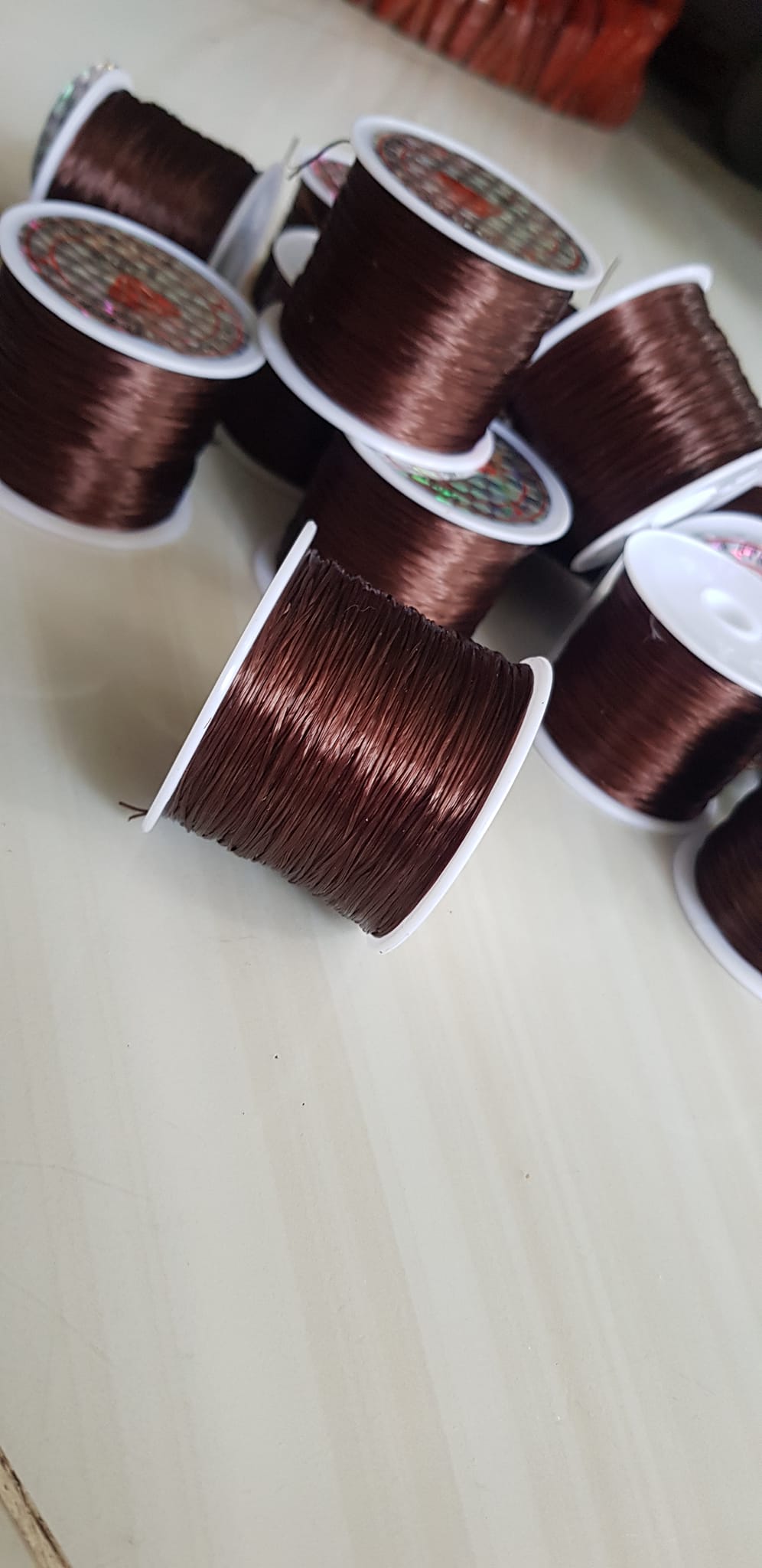 Cuộn Dây Thun CO GIÃN màu Nâu chuyên xỏ vòng đeo tay hạt chuỗi Dây này là dây thun chuyên xỏ vòng chuỗi màu Nâu, có đủ màu Anh Chị đang đeo chuỗi muốn thay dây khác cho vòng thì đặt cuộn Thun chỉ này nhé