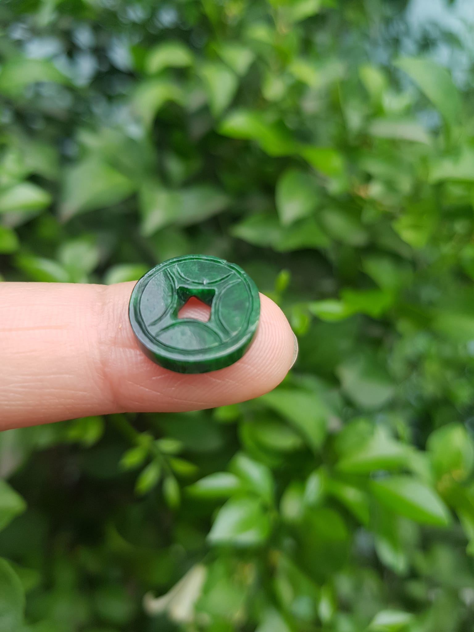 Mặt Dây Chuyền Mặt Nhẫn Đồng Tiền Mới màu Xanh Đậm Đẹp Đá Cẩm thạch xanh tự nhiên Size nhỏ vừa đk 13,5mm x dầy 3mm Nữ bọc vàng lên đeo đẹp lắm rất ý nghĩa đồng tiền may mắn tài lộc ạ