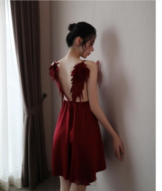 Váy ngủ búp bê có cánh
