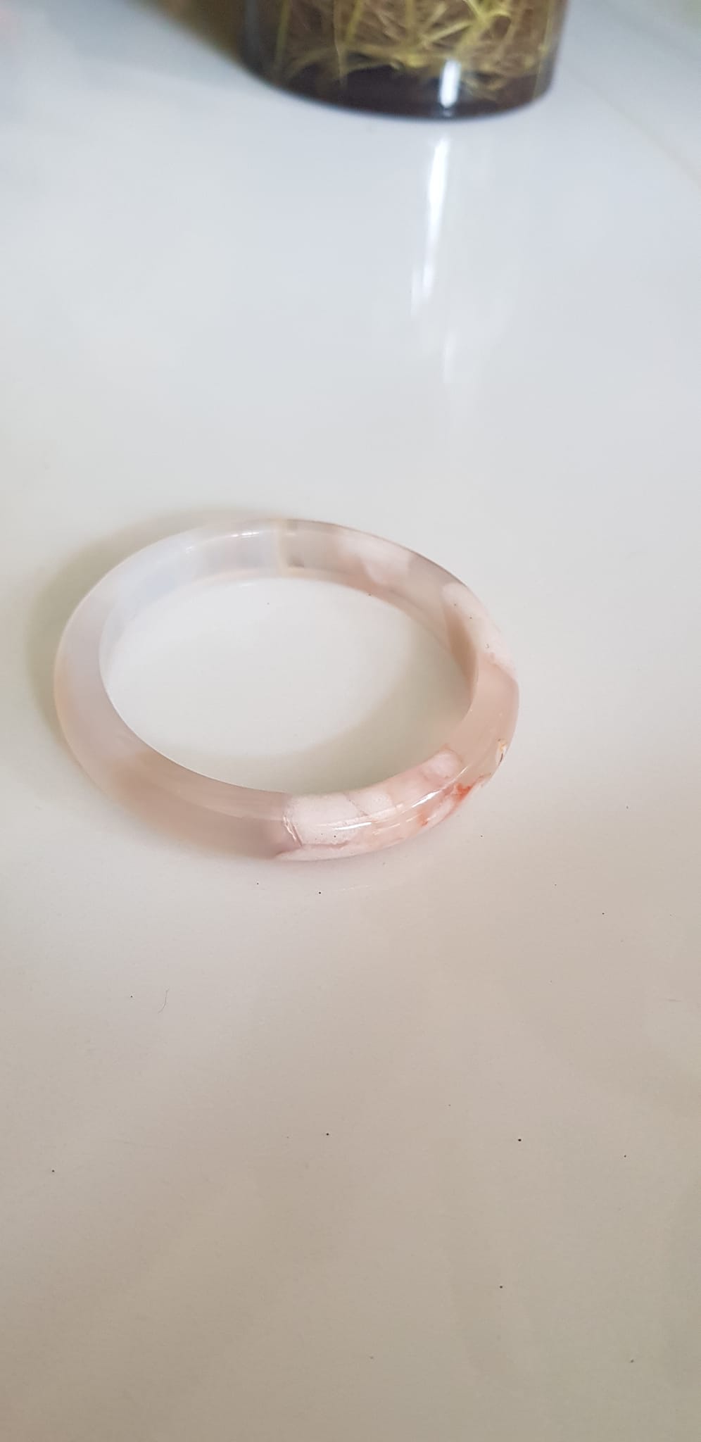 Vòng tay Nữ Bản Hẹ Mới Đá Mã Não Trắng Tuyết rau câu trong bóng quá đẹp luôn ạ Vòng Ni 53mm x Cao 10mm x dầy 6,5mm Nữ mệnh Kim mệnh Thủy Cân nặng 52kg - 55kg đeo xinh tay đẹp lắm ạ