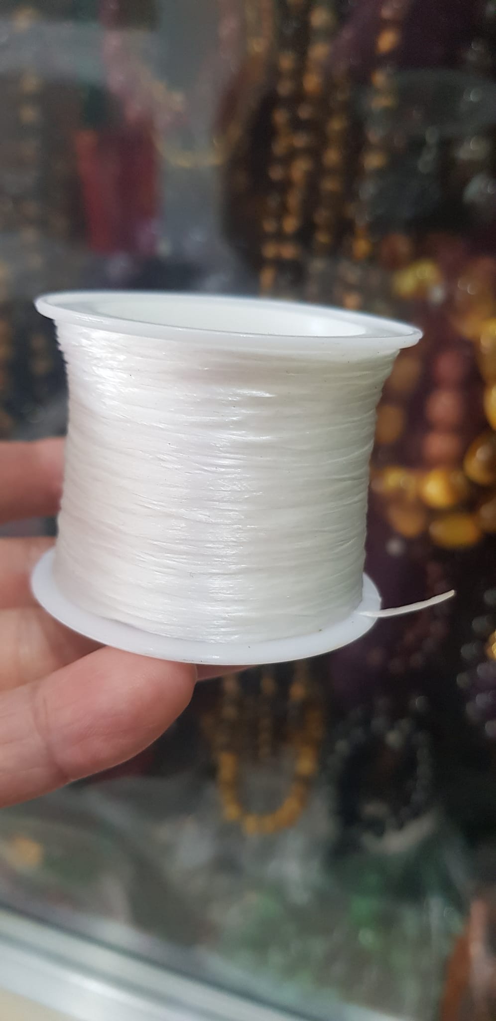Cuộn Dây Thun CO GIÃN màu Trắng xỏ vòng hạt chuỗi Dây này là dây thun chuyên xỏ vòng chuỗi màu Trắng, có đủ màu Anh Chị đang đeo chuỗi muốn thay dây khác cho vòng thì đặt cuộn Thun chỉ này nhé