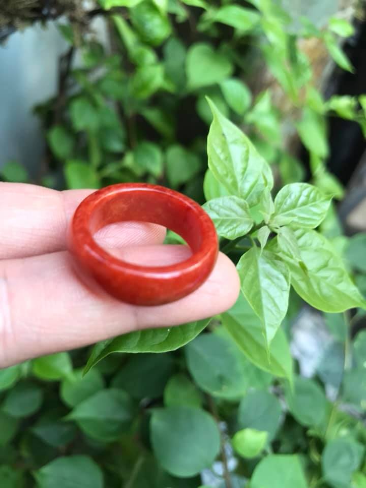 NHẪN ĐEO TAY MÀU ĐỎ 18MM CHẤT LIỆU ĐÁ CẨM THẠCH HỢP NAM MỆNH HỎA THỔ