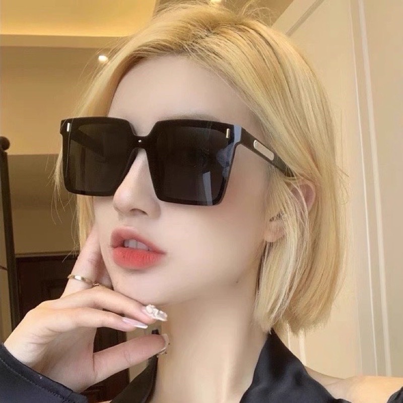 Kính râm đen gọng to , kính mát nam nữ , chống tia UV , chống bụi ,phong cách thời trang Hàn Quốc , hiện đại , trẻ trung , sôi động và cá tính , kèm hộp đựng sang trọng