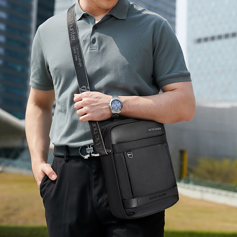 Túi đeo chéo nam Arctic Hunter K00162 chất liệu Oxford chống thấm nước, đựng ipad, thiết kế nhiều ngăn tiện dụng