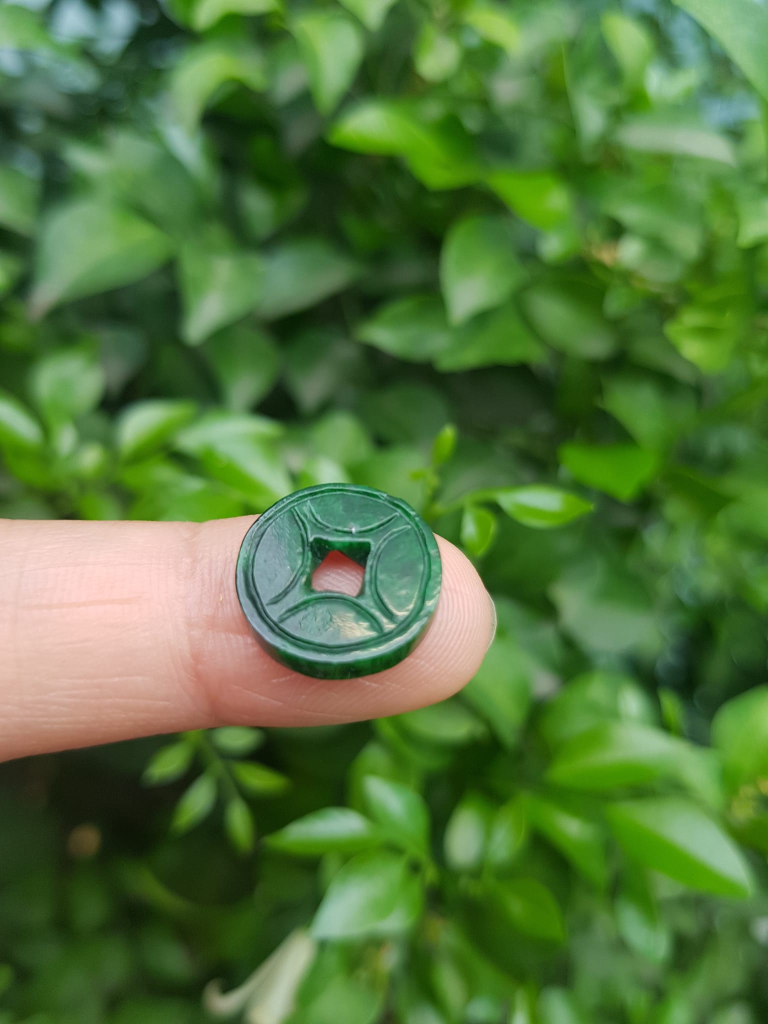 Mặt Dây Chuyền Mặt Nhẫn Đồng Tiền Mới màu Xanh Đậm Đẹp Đá Cẩm thạch xanh tự nhiên Size nhỏ vừa đk 13,5mm x dầy 3mm Nữ bọc vàng lên đeo đẹp lắm rất ý nghĩa đồng tiền may mắn tài lộc ạ