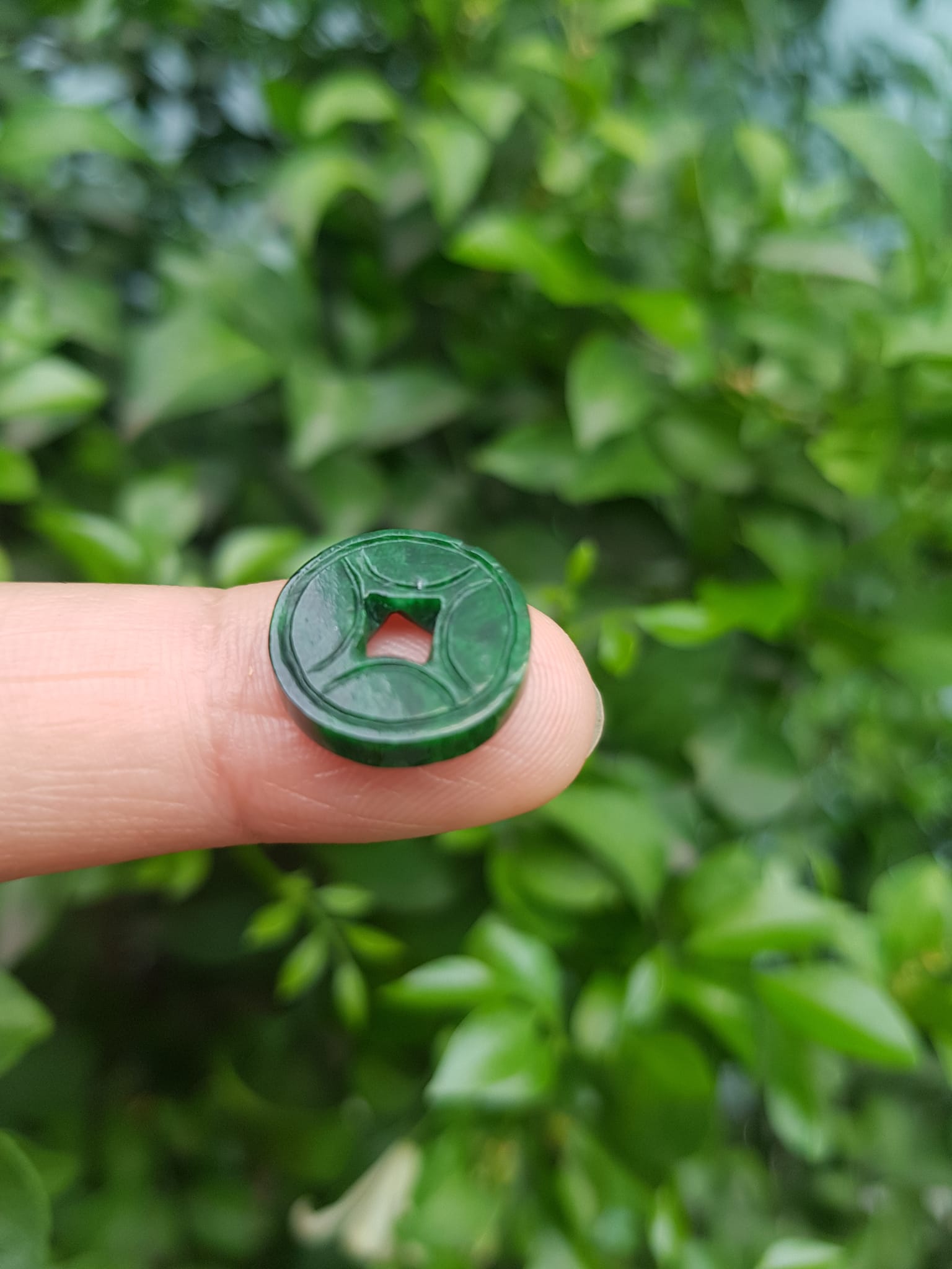 Mặt Dây Chuyền Mặt Nhẫn Đồng Tiền Mới màu Xanh Đậm Đẹp Đá Cẩm thạch xanh tự nhiên Size nhỏ vừa đk 13,5mm x dầy 3mm Nữ bọc vàng lên đeo đẹp lắm rất ý nghĩa đồng tiền may mắn tài lộc ạ