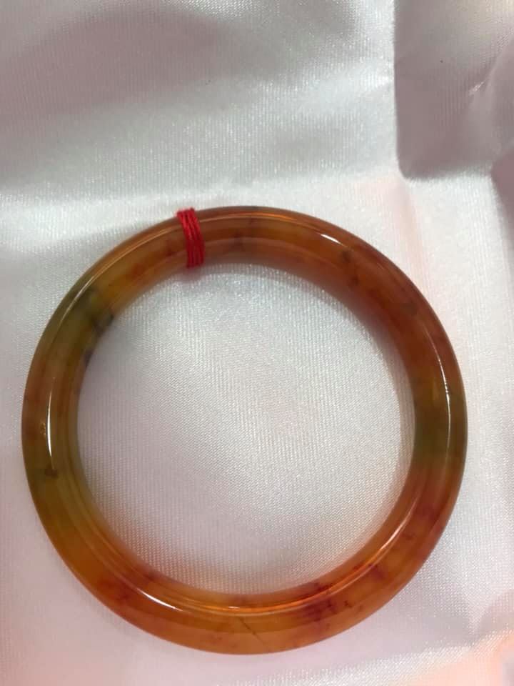 Vòng tay đá cẩm thạch tứ quý bóng đẹp 50mm màu cam vàng chanh bông đỏ đỏ rất xinh Size vòng 50mm x dầy 8mm Vòng đẹp lạ xinh nữ 50kg-55kg ạ