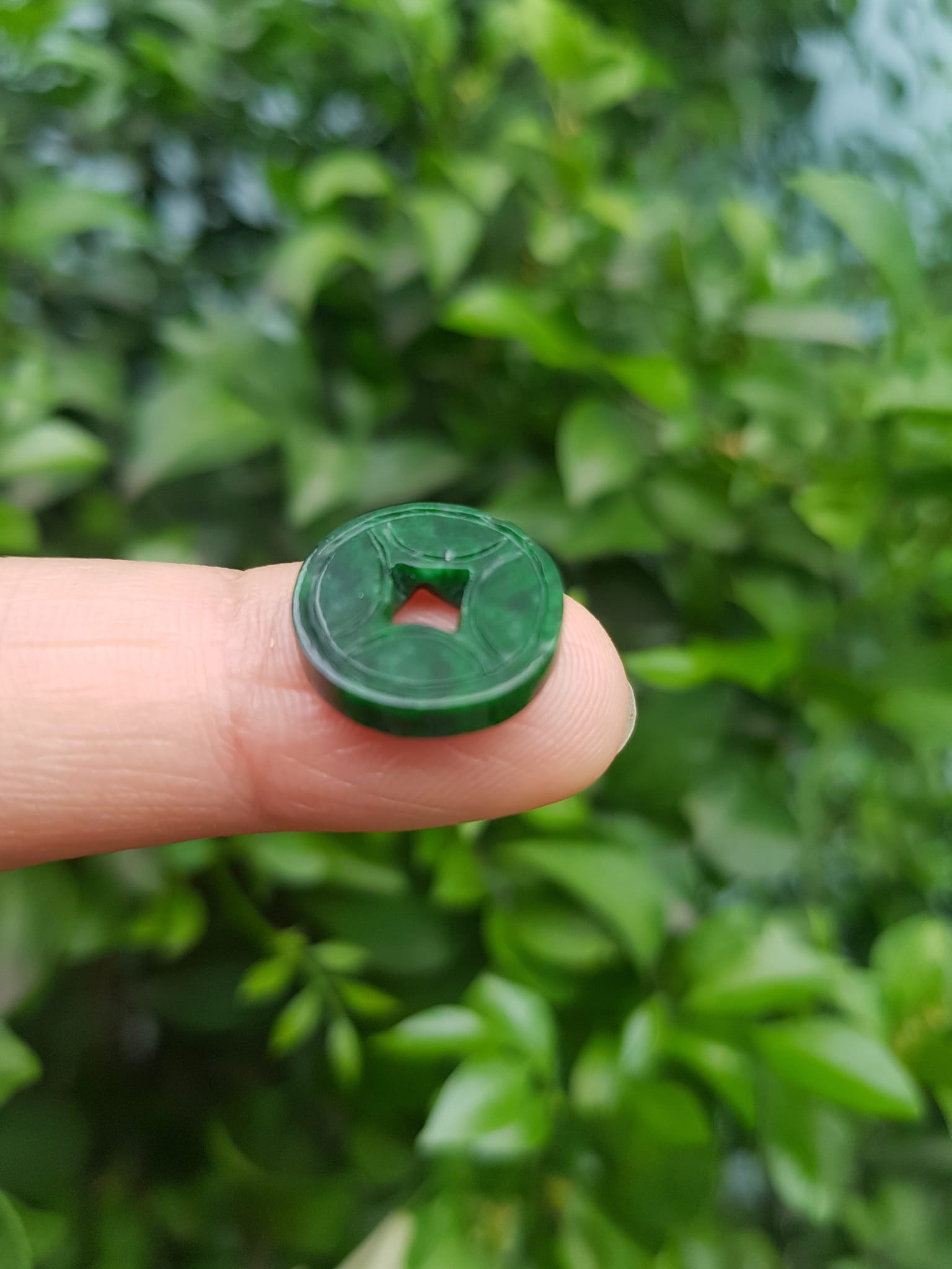 Mặt Dây Chuyền Mặt Nhẫn Đồng Tiền Mới màu Xanh Đậm Đẹp Đá Cẩm thạch xanh tự nhiên Size nhỏ vừa đk 13,5mm x dầy 3mm Nữ bọc vàng lên đeo đẹp lắm rất ý nghĩa đồng tiền may mắn tài lộc ạ