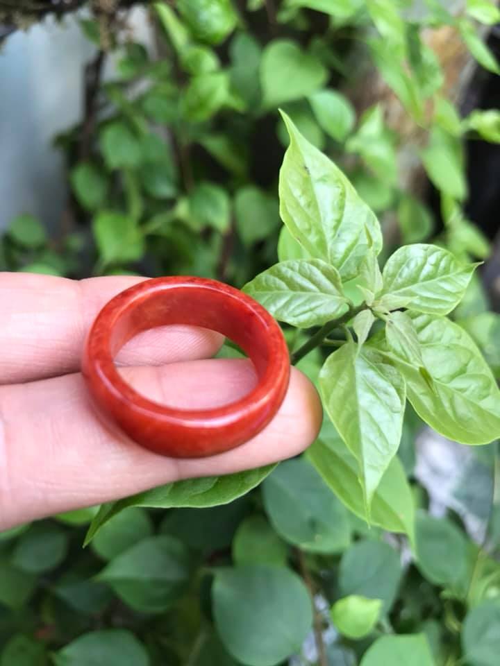 NHẪN ĐEO TAY MÀU ĐỎ 18MM CHẤT LIỆU ĐÁ CẨM THẠCH HỢP NAM MỆNH HỎA THỔ