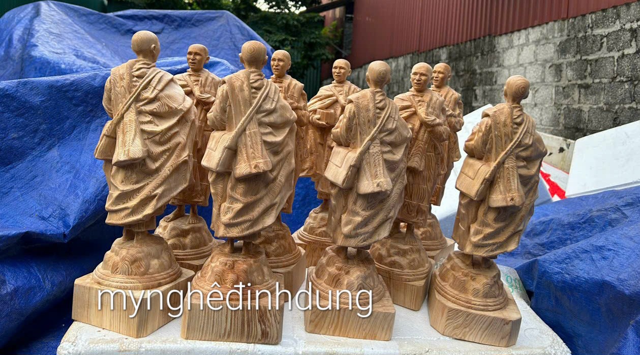 Tượng thầy thích minh tuệ bằng gỗ ngọc am thơm nức kt cao 40x14x13cm