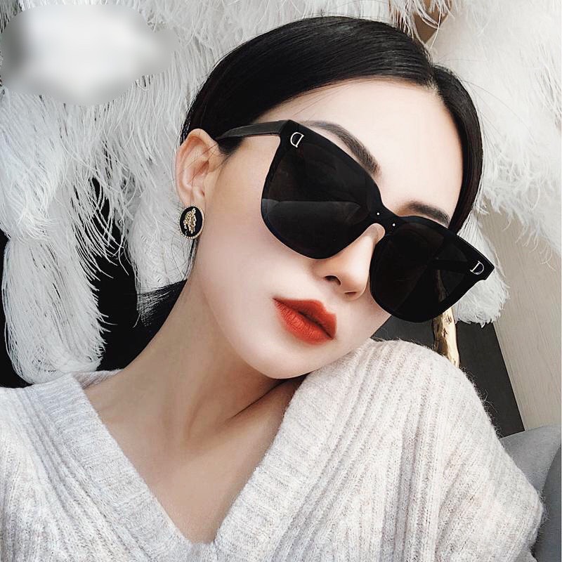 Kính râm đen gọng to , kính mát nam nữ , chống tia UV , chống bụi ,phong cách thời trang Hàn Quốc , hiện đại , trẻ trung , sôi động và cá tính , kèm hộp đựng sang trọng