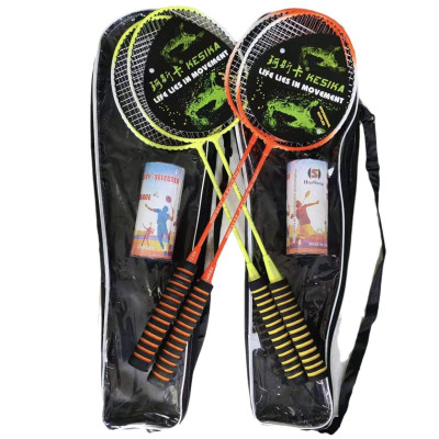 Set 2 vợt  đánh cầu lông hợp kim nhôm kèm túi , tặng 3 quả cầu ,khung và cán được làm bằng chất liệu cao cấp siêu bền , tay cầm bằng gỗ lót bên ngoài nệm mút ,giúp cầm nắm vợt được chắc chắn