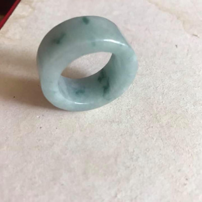 NHẪN CẨM THẠCH ỐNG THẲNG SIZE 20MM ĐÁ THIÊN NHIÊN MÀU XANH NHẸ NAM ĐEO