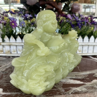 Tượng Phật Di Lặc ngồi tựa bao tiền cầm thỏi vàng phong thủy đá ngọc onyx - Dài 30 cm