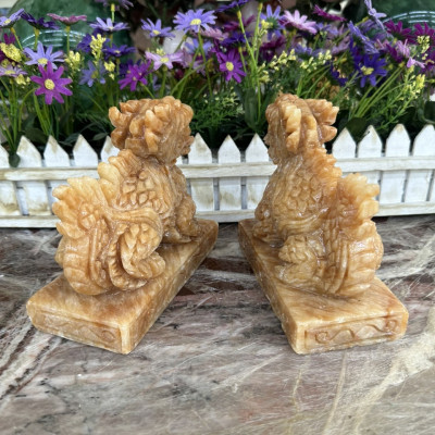 Cặp tượng Kỳ Lân phong thủy gác cổng đá cẩm thạch vân gỗ - Dài 15cm