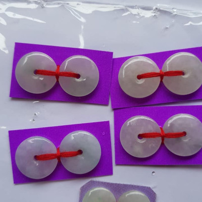 Đôi bông tai đá cẩm thạch trắng tự nhiên đẹp Size đk 15mm x dầy 3mm Nữ về bọc làm đôi bông tai vàng đeo đẹp ạ Mệnh Kim Thủy hợp ạ Chất liệu đá cẩm thạch tự nhiên