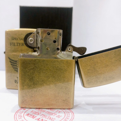 Hộp quẹt zippoo bao thuốc Jet hàng chính hãng USA vỏ đồng nguyên khối có tem đỏ 2 mẫu trơn nhám (giao bất kỳ) , Bật lửa zippoo jet vàng (trơn/nhám) độc đáo