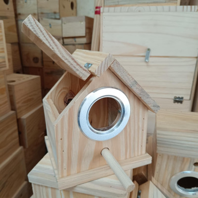 1 tổ mái nhà (dài 16 rộng 15 cao 20) dùng cho các dòng chim nhỏ, chim sẻ, yến phụng (có ốp nhôm lỗ tổ)
