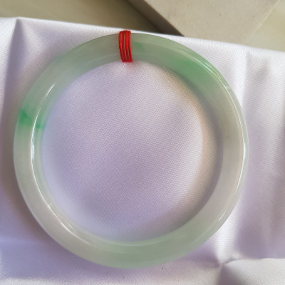 Vòng ĐÁ CẨM THẠCH TỰ NHIÊN TR Lý SAO 58  Size vòng 58mm x Dầy 8mm màu Trắng Bóng xanh lý nhẹ Đẹp sang  Nữ mệnh Kim mệnh Thủy 56kg - 68kg đeo ạ