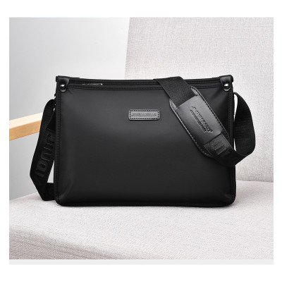 Túi đeo chéo nam phong cách mới  - BEE GEE DCN9431