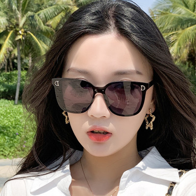 Kính râm đen gọng to , kính mát nam nữ , chống tia UV , chống bụi ,thiết kế tinh xảo , phong cách thời trang Hàn Quốc bảo vệ đôi mắt thân yêu của bạn , kèm hộp đựng sang trọng