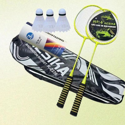 Set 2 vợt  đánh cầu lông hợp kim nhôm kèm túi , tặng 3 quả cầu ,khung và cán được làm bằng chất liệu cao cấp siêu bền , tay cầm bằng gỗ lót bên ngoài nệm mút ,giúp cầm nắm vợt được chắc chắn