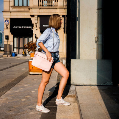 Túi Xách/ Túi Đeo Vai TOMTOC (USA) Messenger Bags Cho Macbook 13”/14” Ultrabook 13″ Chống Sốc Và Có Thêm Ngăn Phụ Kiện Hàng Chính Hãng