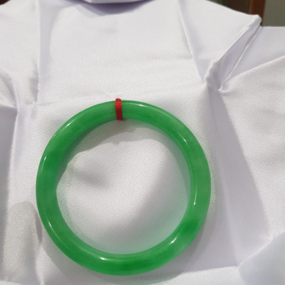 Vòng cẩm thạch Đ Lý 52mm x dầy 7,8mm  Vòng màu xanh lá tươi  Nữ mệnh Mộc mệnh Hỏa 52kg - 56kg đeo ạ