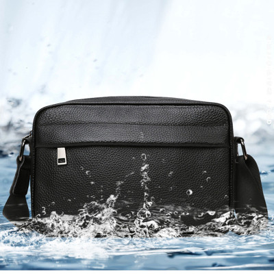 Túi đeo chéo nam DA BÒ THẬT - BEE GEE DCN9427