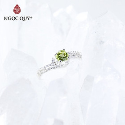Nhẫn bạc nữ đá Peridot mệnh hỏa, mộc - Ngọc Quý Gemstones