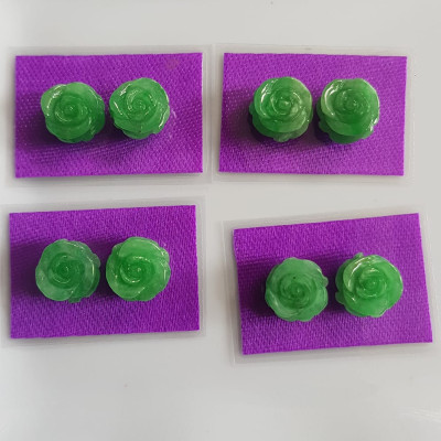 Đôi bông tai mới bông hồng nổi cao sịn đẹp xanh Ngọc tươi size đk 9,5mm x Cao 5mm Chất liệu đá ngọc cẩm thạch tự nhiên xanh ngọc tươi đều sịn bóng mượt đẹp nữ về bọc vàng lên đeo sang lắm ạ