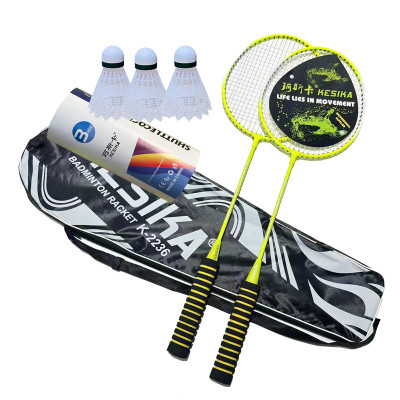 Set 2 vợt  đánh cầu lông hợp kim nhôm kèm túi , tặng 3 quả cầu ,khung và cán được làm bằng chất liệu cao cấp siêu bền , tay cầm bằng gỗ lót bên ngoài nệm mút ,giúp cầm nắm vợt được chắc chắn