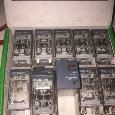 |Hàng Chính hãng| Rơ le trung gian RXM2LB2P7 Schneider 8 chân 220Vac