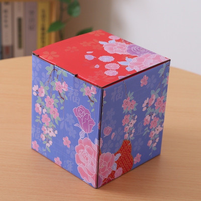 Mèo thần tài lục lạc , may mắn thu hút tài lộc , có khe để tiền , kèm đệm lót xinh xắn  ,thu hút khách hàng , mang vận khí tốt lành , công việc kinh doanh thuận lợi  vạn sự hanh thông  xua tan vận đen ,đem nhiều may mắn đến cho gia chủ 