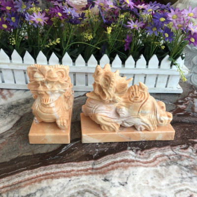 Cặp Tỳ Hưu phong thủy đá cẩm thạch vàng cà rốt có đế - Dài 15 cm