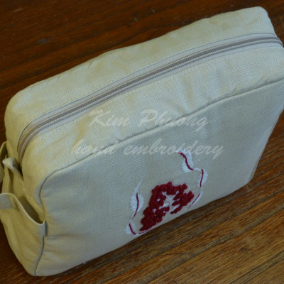 túi vải thêu tay đựng đồ dùng cá nhân 