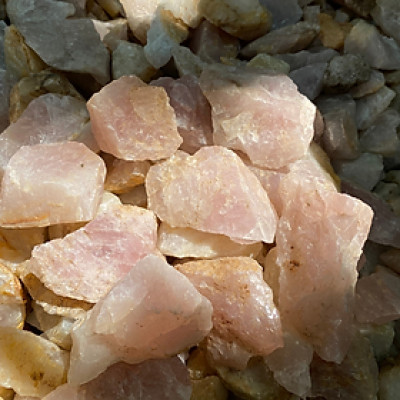 1kg đá thạch anh vụn hồng 1x2cm, 2x3cm NHASAN rải nền sàn nhà, văn phòng, công ty