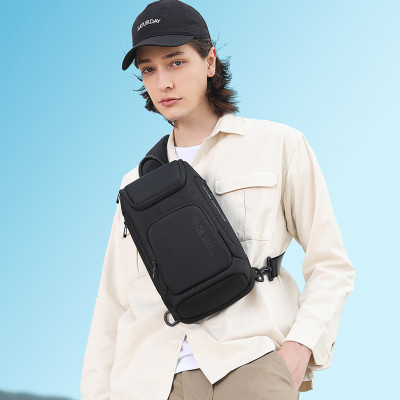 Túi đeo chéo nam phong cách mới – BEE GEE DCN9100