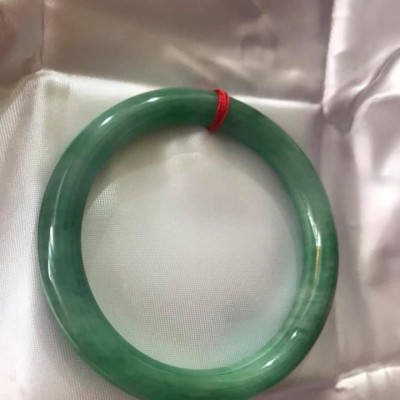 CHIẾC VÒNG TAY NỮ LÝ SỊN SAO 55MM HÀNG CAO CẤP 100% CẨM THẠCH THIÊN NHIÊN XANH NGỌC ĐẬM VÂN RẤT SANG NỮ 55KG ĐẾN 65KG