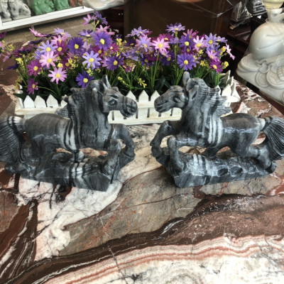 Tượng Ngựa phong thủy rước công danh tài lộc đá cẩm thạch vân đen để bàn - Dài 25 cm