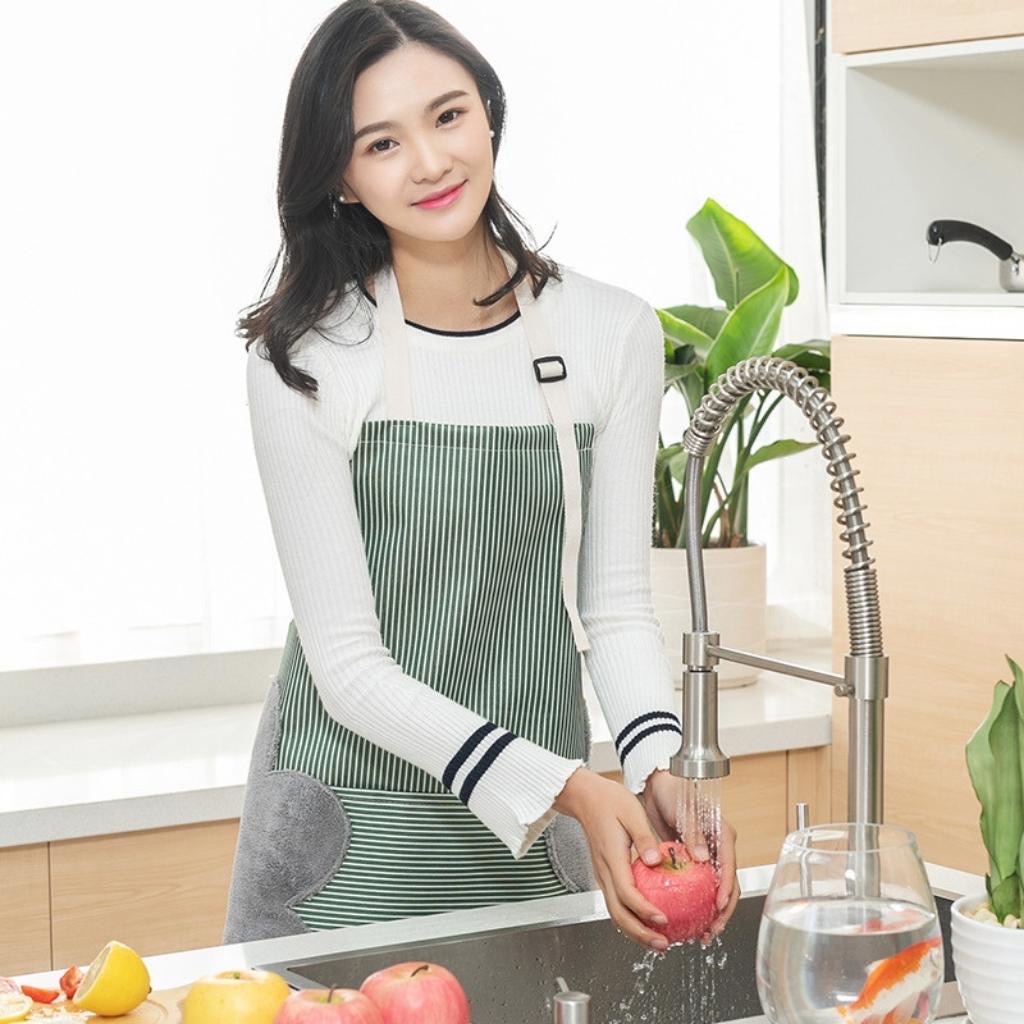 Tạp dề nấu ăn , thiết kế thời trang ,kiểu dáng giản dị ,dễ thương ,có khăn lau tay bên hông ,chống thấm nước , thích hợp cho cả nam và nữ