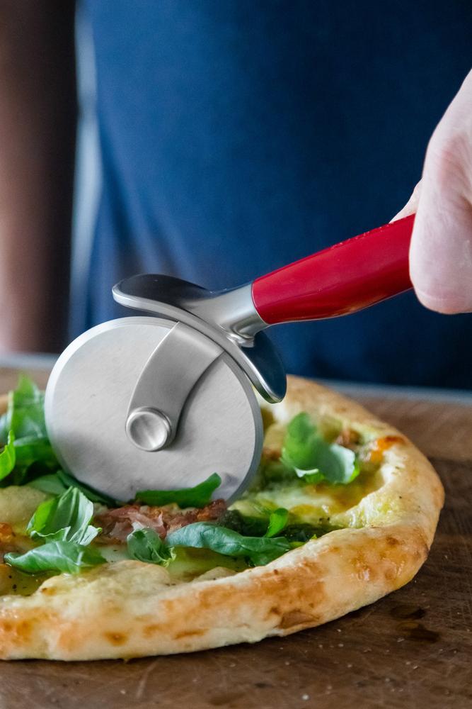 KitchenAid - Dụng cụ cắt pizza màu đỏ