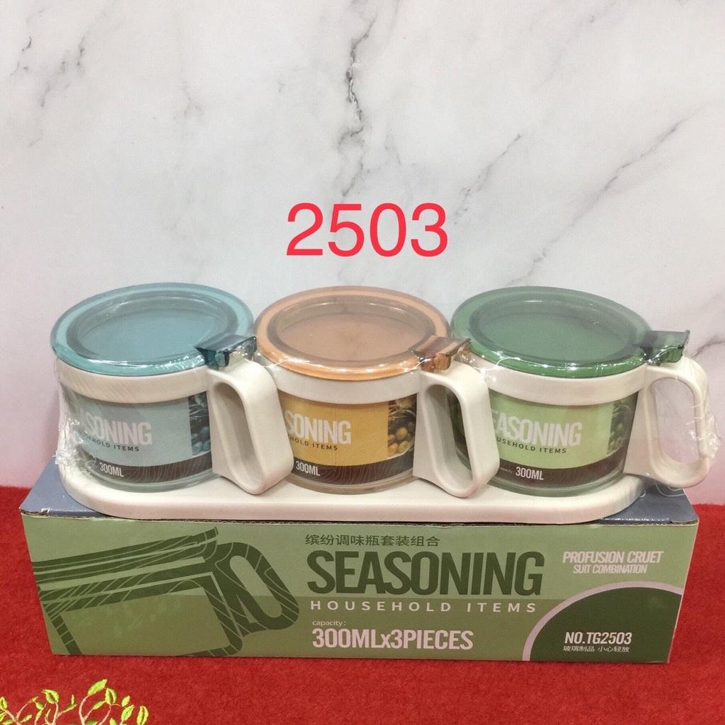 Bộ 3 hũ đựng gia vị thủy tinh Seasoning cao cấp có khay ( giao ngẫu nhiên )