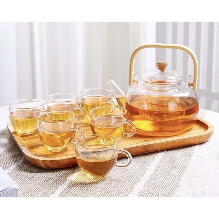 Bộ ấm chén thủy tinh tay gỗ cao pha trà 900ml kèm khay gỗ ( KHay giao ngẫu nhiên )