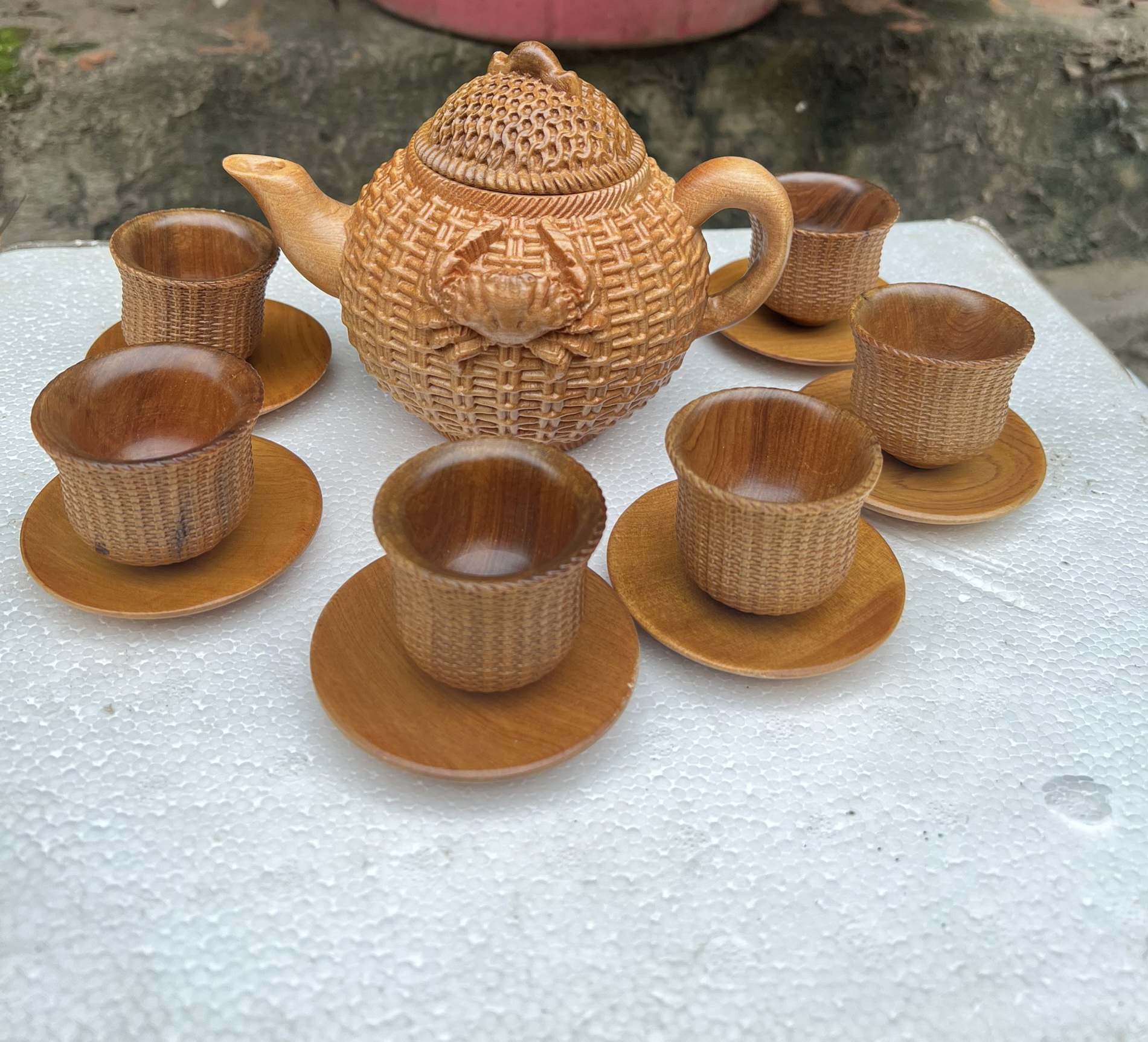 Bộ ấm chén đẹp sang trọng bằng gỗ bách xanh thơm nức ,