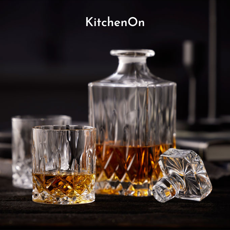 Bộ bình và 2 ly uống whisky