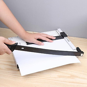 Bàn cắt giấy 829-A4, cắt tối đa khổ giấy A4, chất liệu bằng kim loại chắc chắn.