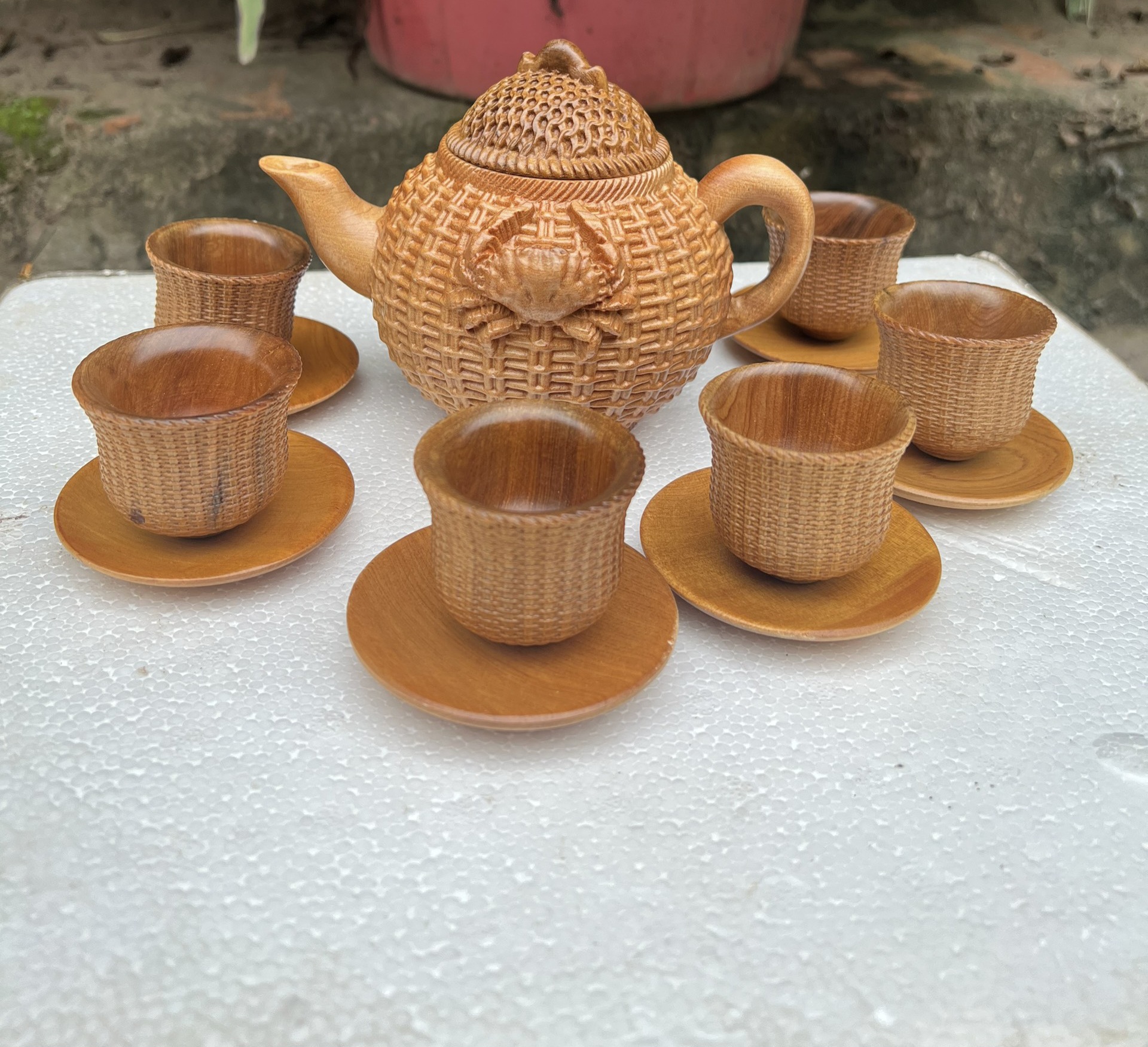 Bộ ấm chén đẹp sang trọng bằng gỗ bách xanh thơm nức ,